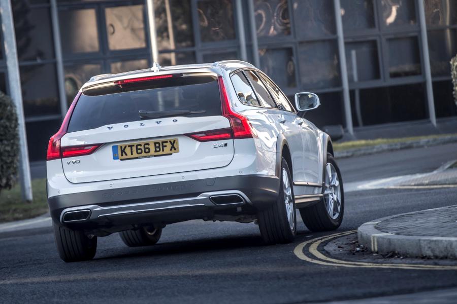  Volvo V90 D4 Cross Country 2017 года  (UK) (фото 24 из 40)